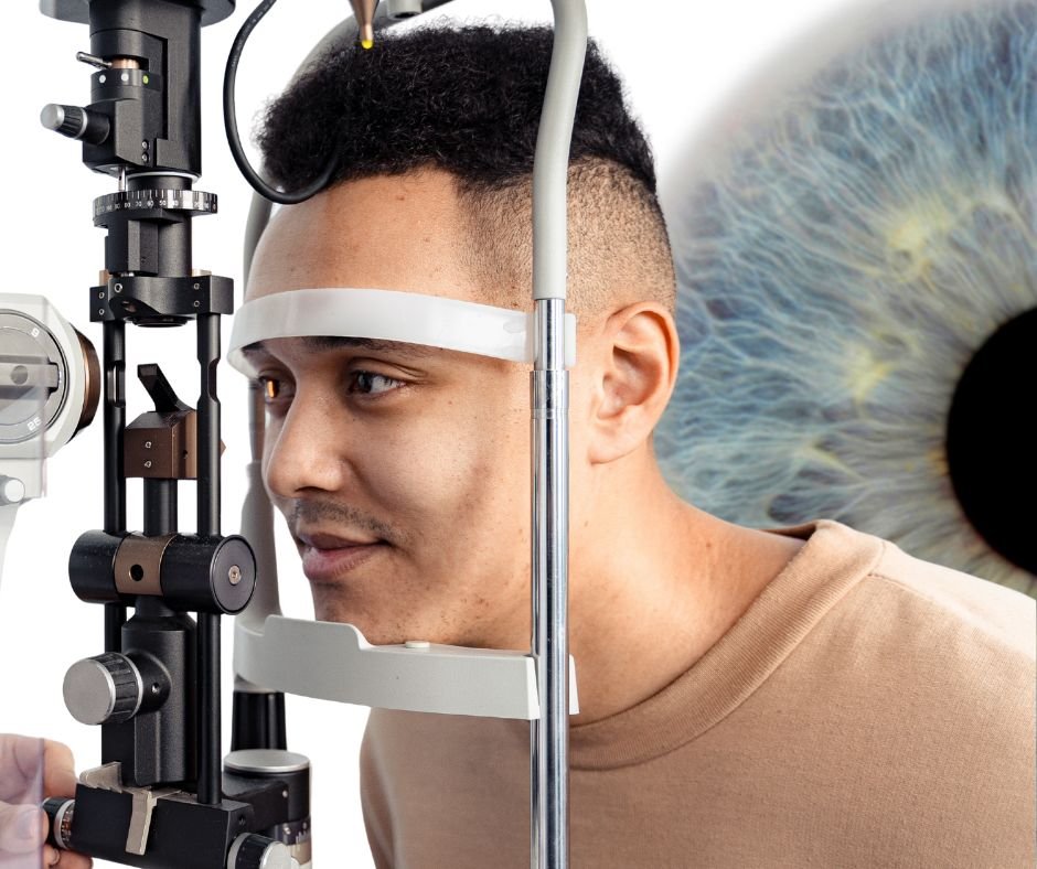 Joven de 28 años realizándose un examen visual en las instalaciones de Optipunt, Figueres