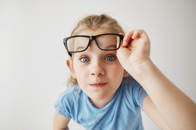 Plan VEO en Figueres: ayuda de 100 euros en gafas para niños en Optipunt Dr. Zaben