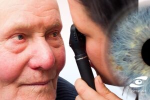 Conoce los principales síntomas de cataratas y cuándo realizar una revisión optométrica completa. Detección precoz clave.